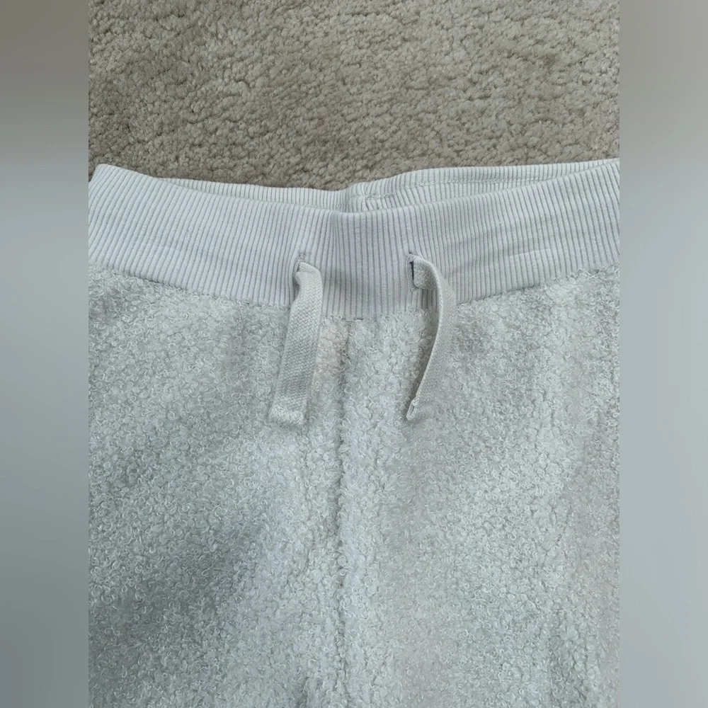 Goumi NWT Size 5T Sherpa Sweatsuit in Alabaster